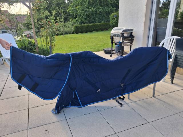 Couverture de box 300g avec couvre cou
