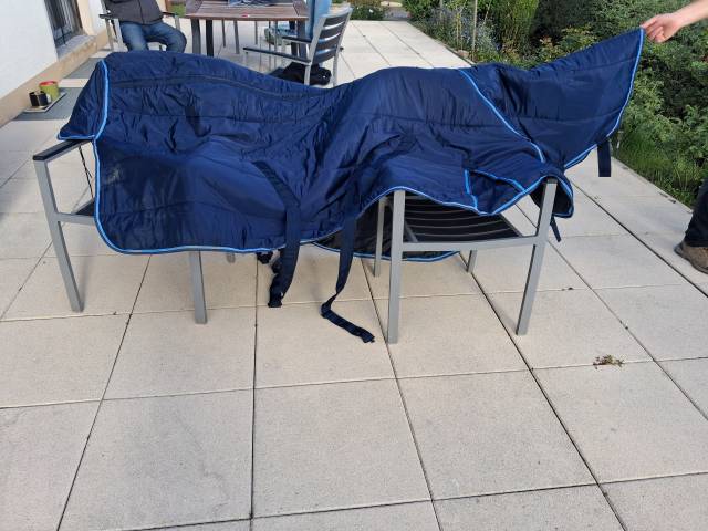 Couverture de box 300g avec couvre cou