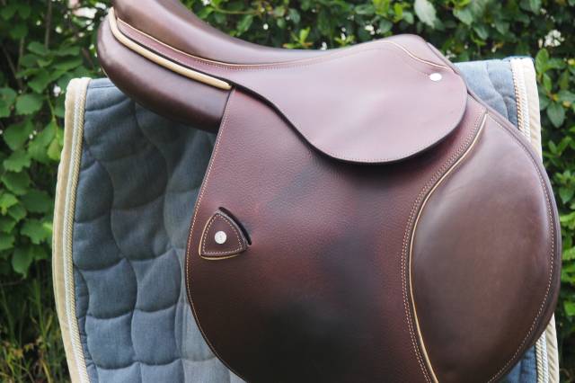Selle mixte 17,5 pouces achet&eacute;e en 2025
