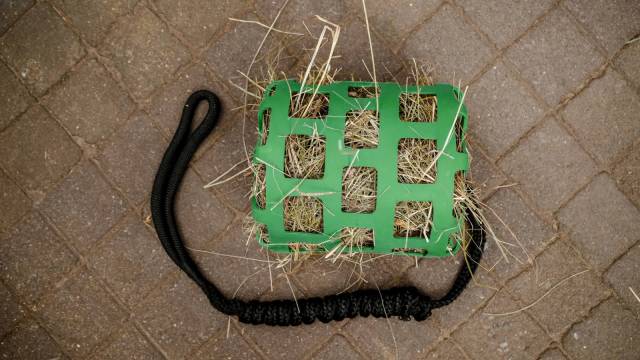 Panier antiglouton avec longe - HIPPOTONIC - Flexible et ludique