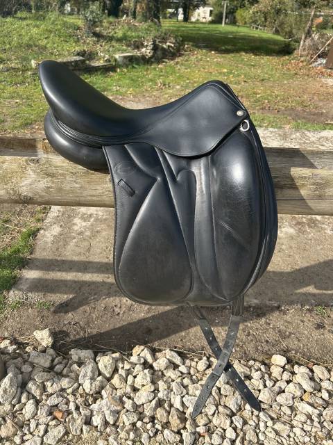 Selle de dressage