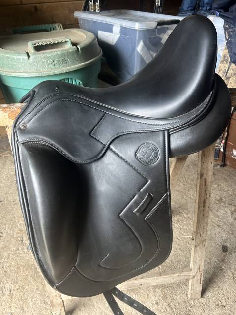 Selle dressage antares signatures 17,5 noir 