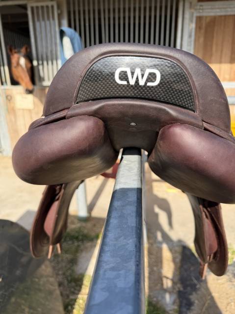 Neuf au prix de l&rsquo;occasion selle CWD 2 GS