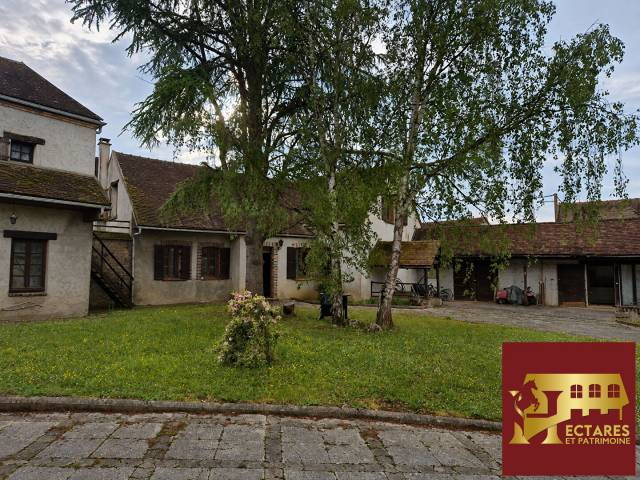 Maison avec boxes et 1.2 ha  à 45 minutes fontainebleau