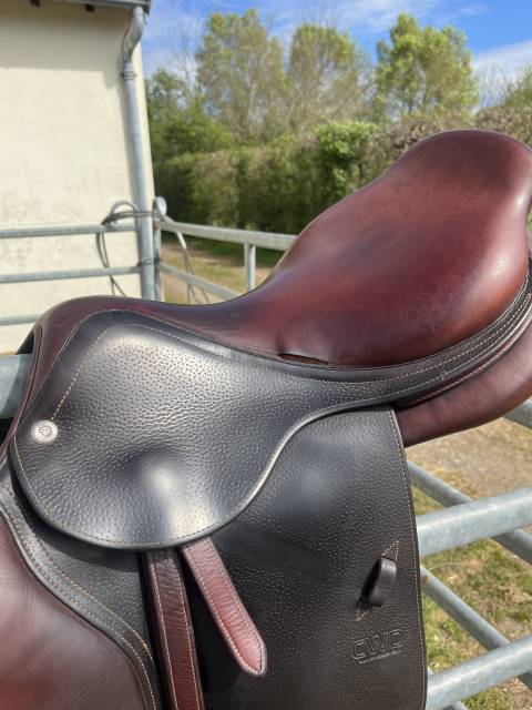 Selle CWD 18 pouces 