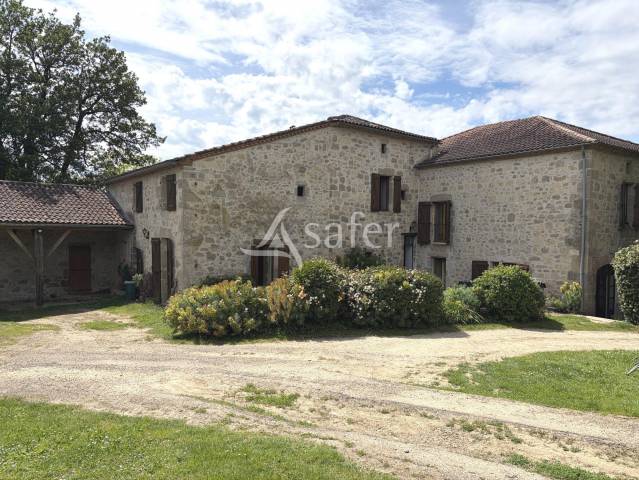 Belle propriété agricole avec 2 gîtes sur 8ha60