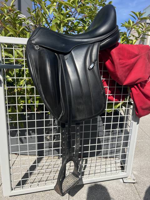 Selle de dressage &Eacute;quipe Viktoria 17,5