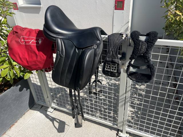 Selle de dressage &Eacute;quipe Viktoria 17,5