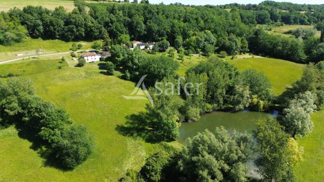 Belle propriété agricole bio avec 3 maisons en pierre en très