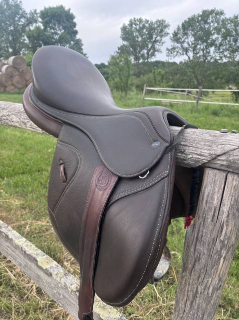 Selle Ikonic Hybride Mixte si&egrave;ge 17pouces
