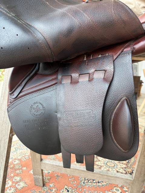 Selle CWD close contact SE03 17 pouces quartiers 2L