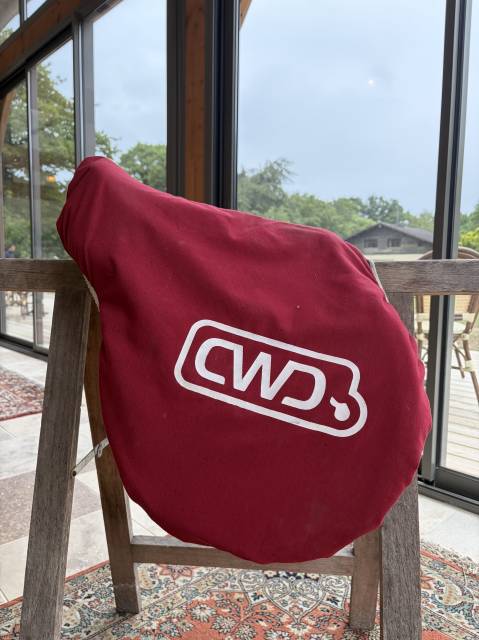 Selle CWD close contact SE03 17 pouces quartiers 2L