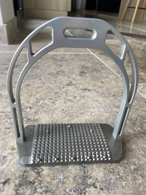 &Eacute;triers MOS &Eacute;quitation aluminium gris