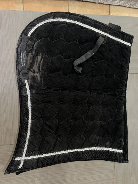 Tapis spectacle ib&eacute;rique noir velours cheval liser&eacute; arg