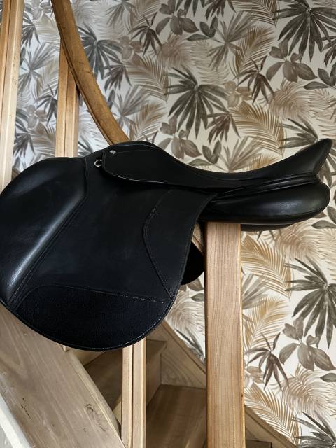 Selle 17,5 carpelan cuir noir 500