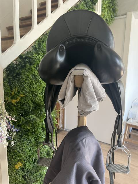 Selle dressage Meyer 17&acute;5 noir