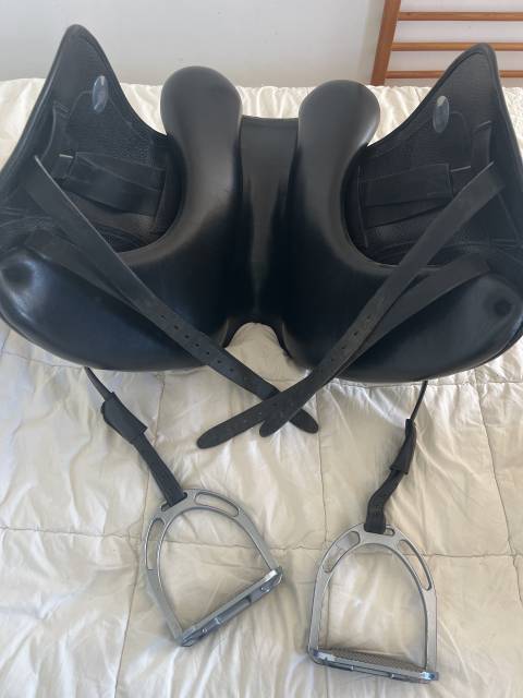 Selle dressage Meyer 17&acute;5 noir