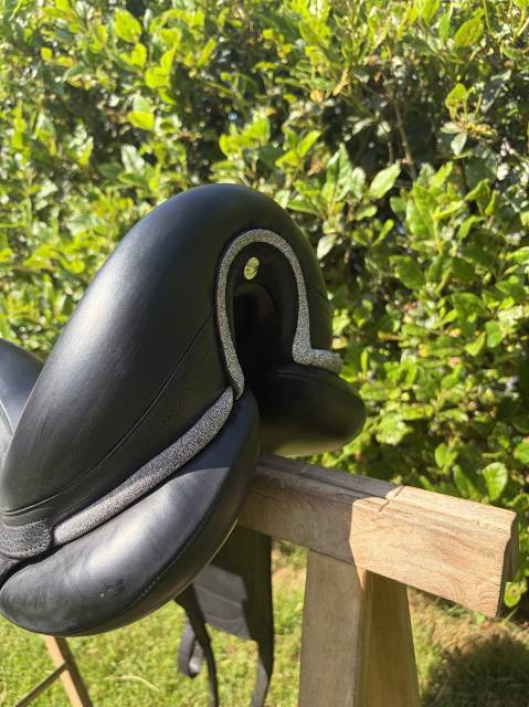 Selle de dressage Malika harmonie S Devoucoux 