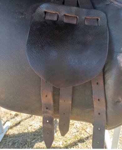 Selle cuir taille cheval de trait 