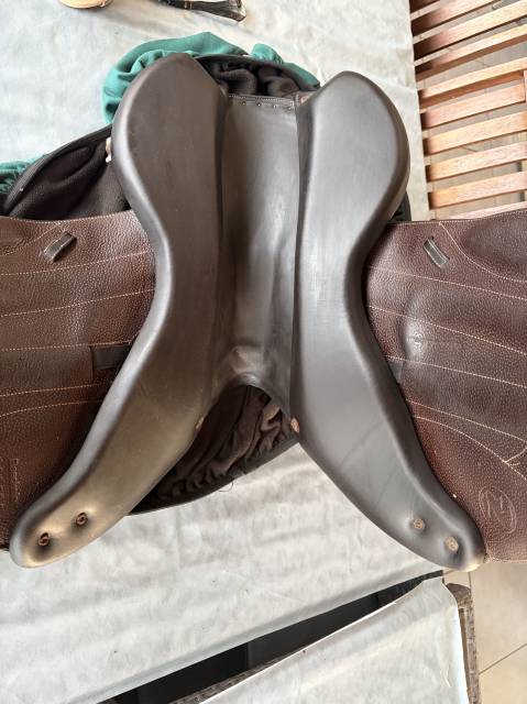 Selle Forestier Boeckelo 17&rdquo; Ch&acirc;taigne &ndash; Cuir Buffle &ndash; 