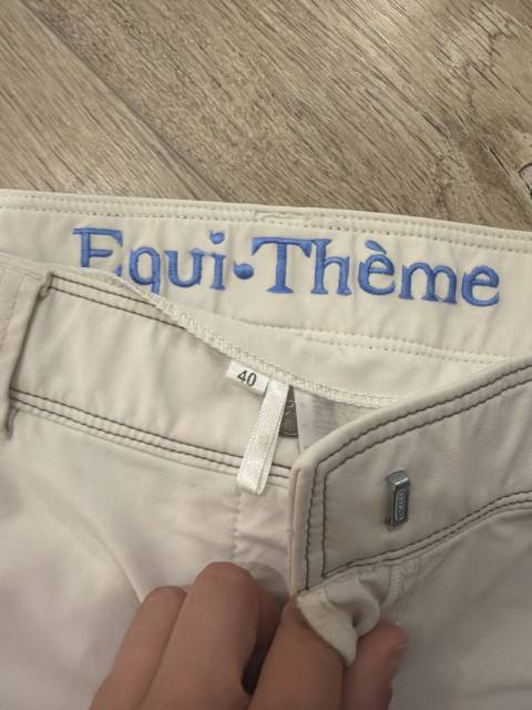 Pantalon blanc et bleu 