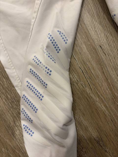 Pantalon blanc et bleu 