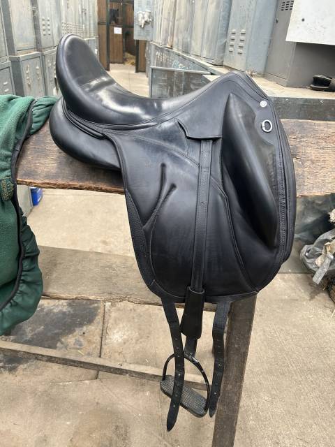 Selle dressage devoucoux makila lab 