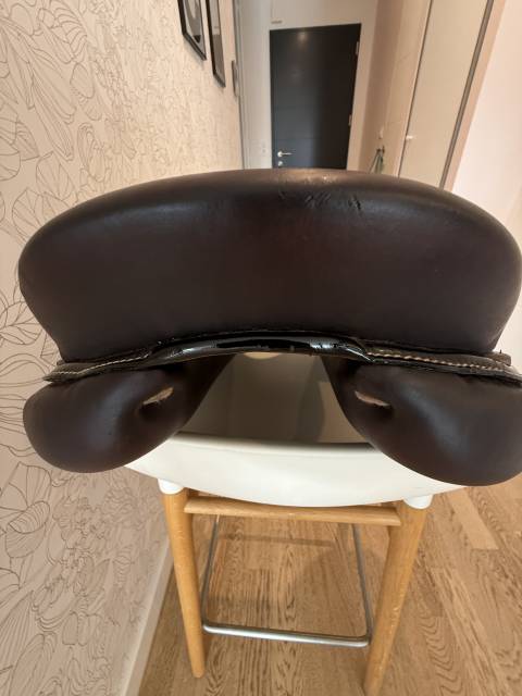 Selle ANTARES mod&egrave;le contact 17 pouces 