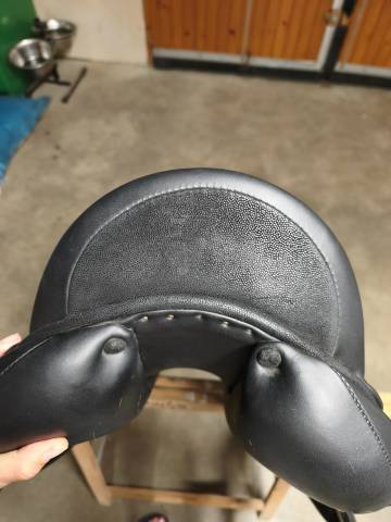 Selle de dressage 