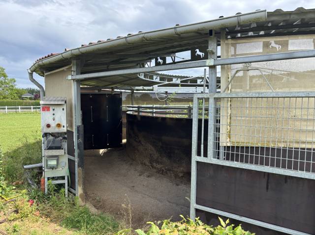 Vends marcheur couvert 4 chevaux 5000&euro;
