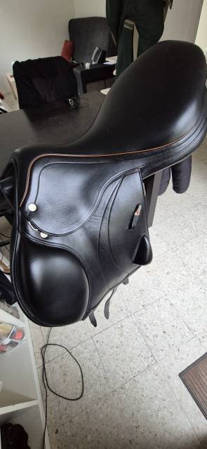 Selle l'&eacute;quipe noire expression monoquartier quartier