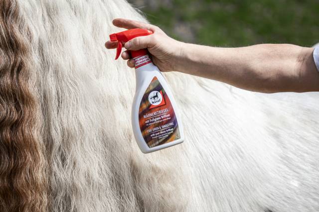 Spray d&eacute;m&ecirc;lant lustrant - Leovet