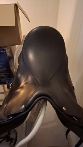 Selle dressage Bates Cair noire 18" Tr&egrave;s bon &eacute;tat 