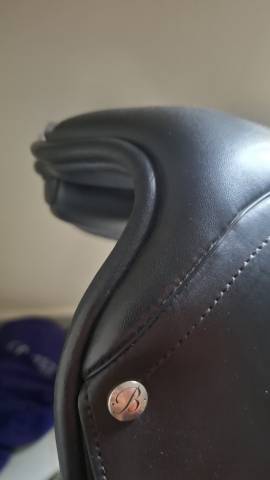 Selle dressage Bates Cair noire 18" Tr&egrave;s bon &eacute;tat 