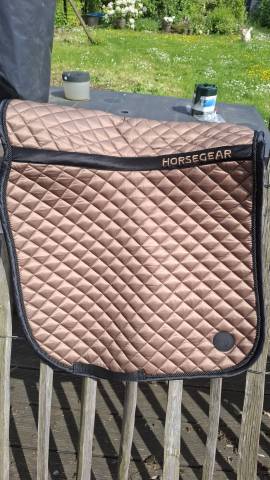 Tapis de selle Horsegear dressage Full cuivr&eacute; presque n