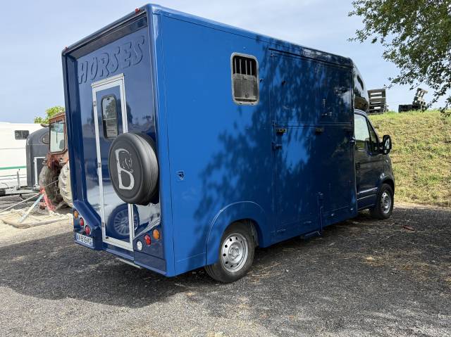 Camion renault carrosserie bloomfield - moteur 57000 km
