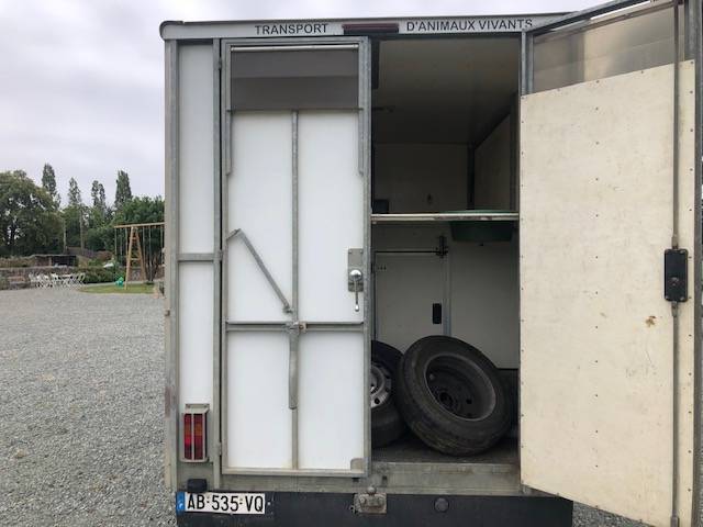 Camion renault master rallongé lesage