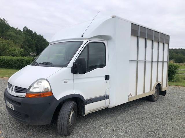 Camion renault master rallongé lesage