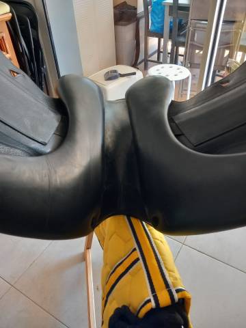 Selle de dressage &Eacute;quipe Emporio 17 P &eacute;quivaut &agrave;  17,5