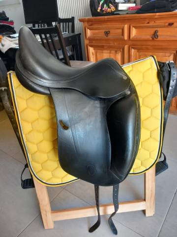 Selle de dressage &Eacute;quipe Emporio 17 P &eacute;quivaut &agrave;  17,5