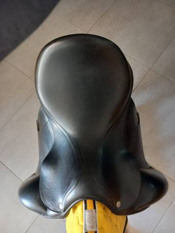 Selle de dressage &Eacute;quipe Emporio 17 P &eacute;quivaut &agrave;  17,5