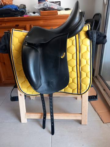 Selle de dressage &Eacute;quipe Emporio 17 P &eacute;quivaut &agrave;  17,5