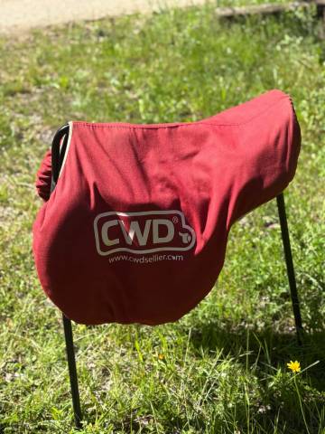 &Agrave; vendre : Selle CWD 18 pouces