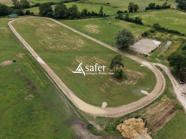 Domaine equestre sur 29 ha avec pistes d'entraînement