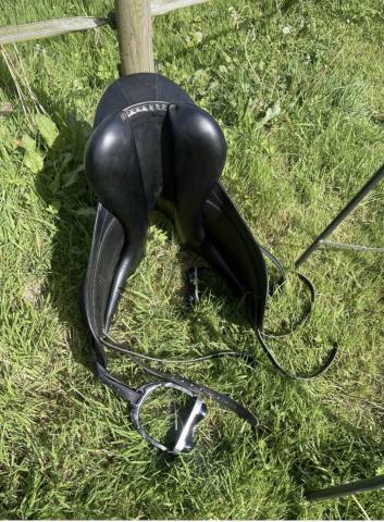 Belle Selle de dressage Childeric 17,5