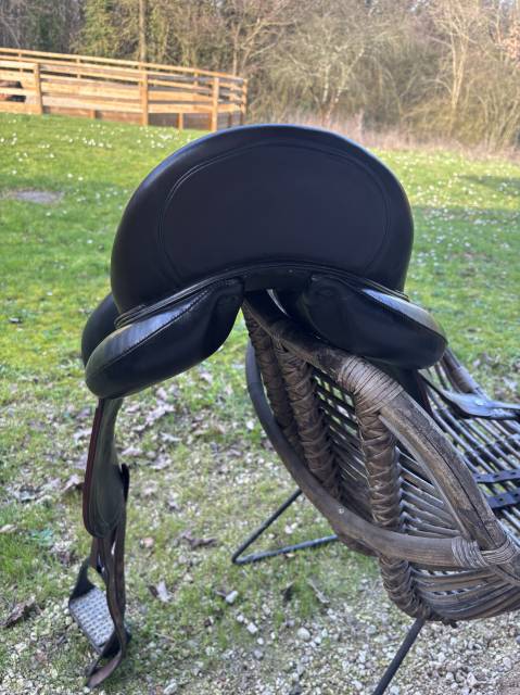 Selle dressage Makila Lab Devoucoux 17,5