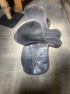 Selle d'eqitation en cuir marron, tres bon etat, 