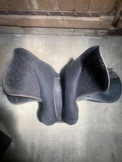 Selle d'eqitation en cuir marron, tres bon etat, 