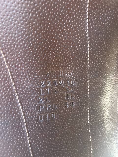 Selle de dressage toute &eacute;quip&eacute;e 
