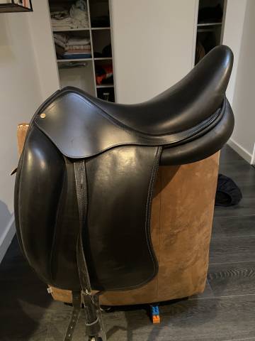 Selle de dressage macel